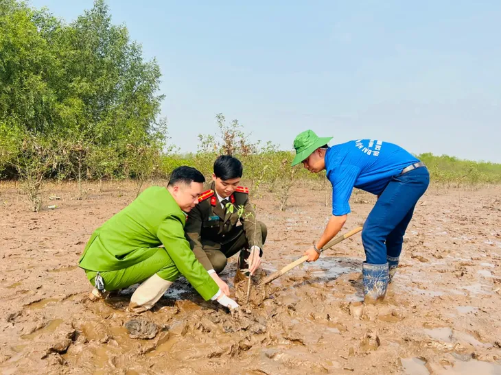 Chung tay tình nguyện vì tháng Ba biên giới - Ảnh 4. Chung tay tình nguyện vì tháng Ba biên giới - Ảnh 4.