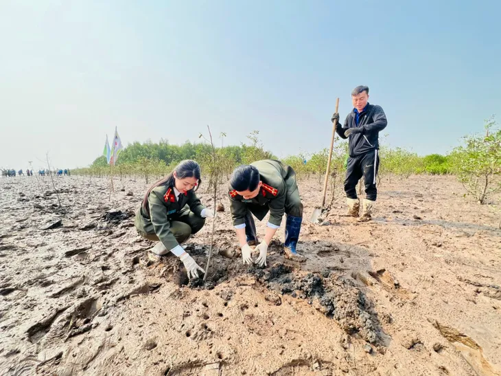 Chung tay tình nguyện vì tháng Ba biên giới - Ảnh 5. Chung tay tình nguyện vì tháng Ba biên giới - Ảnh 5.
