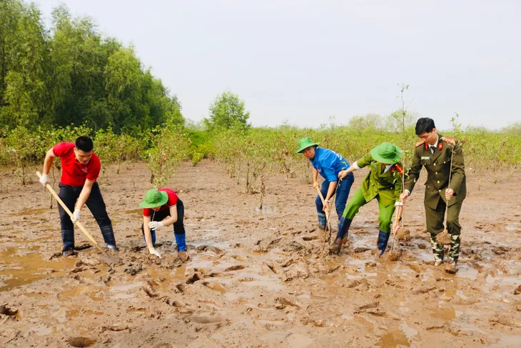 Chung tay tình nguyện vì tháng Ba biên giới - Ảnh 3. Chung tay tình nguyện vì tháng Ba biên giới - Ảnh 3.