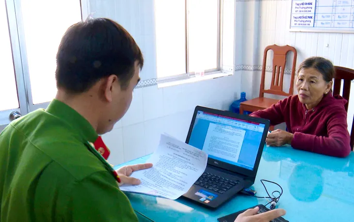 Bạc Liêu: Bắt giam vợ chồng làm giả giấy tờ đất chiếm đoạt 1,3 tỉ đồng - Ảnh 2. Bạc Liêu: Bắt giam vợ chồng làm giả giấy tờ đất chiếm đoạt 1,3 tỉ đồng - Ảnh 2.
