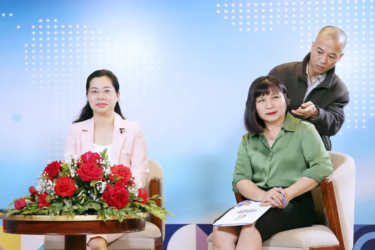 Hình ảnh hậu trường Giao lưu trực tuyến với đại diện Ban tổ chức LHTHTQ lần thứ 41 - Ảnh 3. Hình ảnh hậu trường Giao lưu trực tuyến với đại diện Ban tổ chức LHTHTQ lần thứ 41 - Ảnh 3.