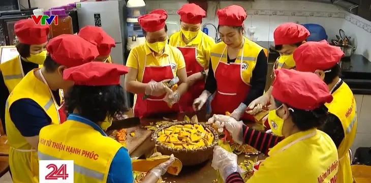 Cô giáo dạy Hóa và hành trình thiện nguyện - Ảnh 2. Cô giáo dạy Hóa và hành trình thiện nguyện - Ảnh 2.