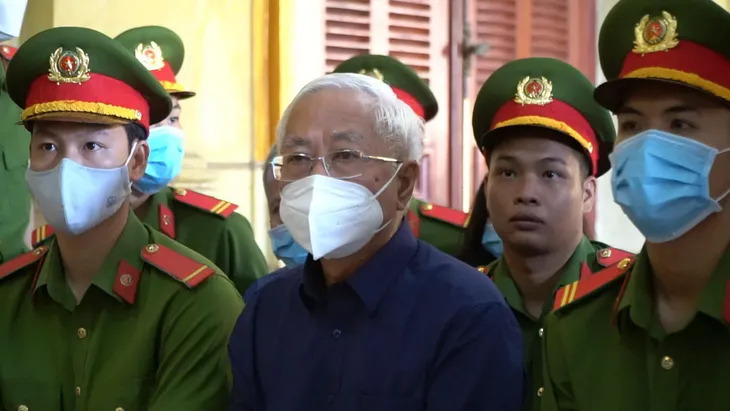 Xét xử nguyên Tổng Giám đốc Ngân hàng Đông Á - Ảnh 2. Xét xử nguyên Tổng Giám đốc Ngân hàng Đông Á - Ảnh 2.