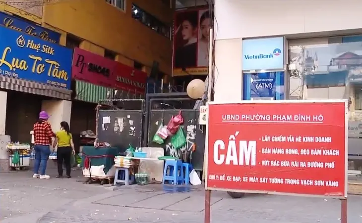 Dẹp loạn vỉa hè: Chuyện không thể ngày một, ngày hai - Ảnh 1.