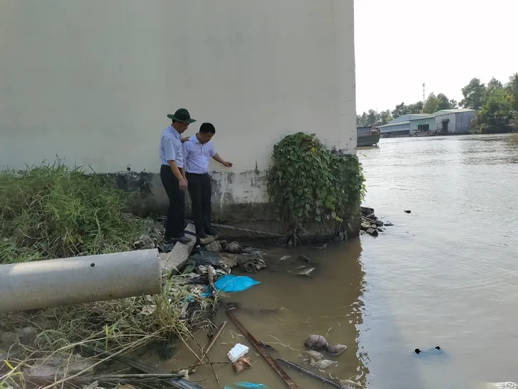 Bến Tre công bố tình huống khẩn cấp sạt lở bờ sông Mỏ Cày - Ảnh 2. Bến Tre công bố tình huống khẩn cấp sạt lở bờ sông Mỏ Cày - Ảnh 2.