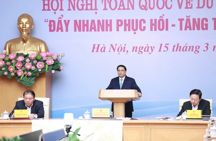 Thủ tướng: Chuyển đổi cách làm du lịch một mùa”, kéo dài thời hạn lưu trú, mở rộng visa điện tử - Ảnh 1. Thủ tướng: Chuyển đổi cách làm du lịch một mùa”, kéo dài thời hạn lưu trú, mở rộng visa điện tử - Ảnh 1.