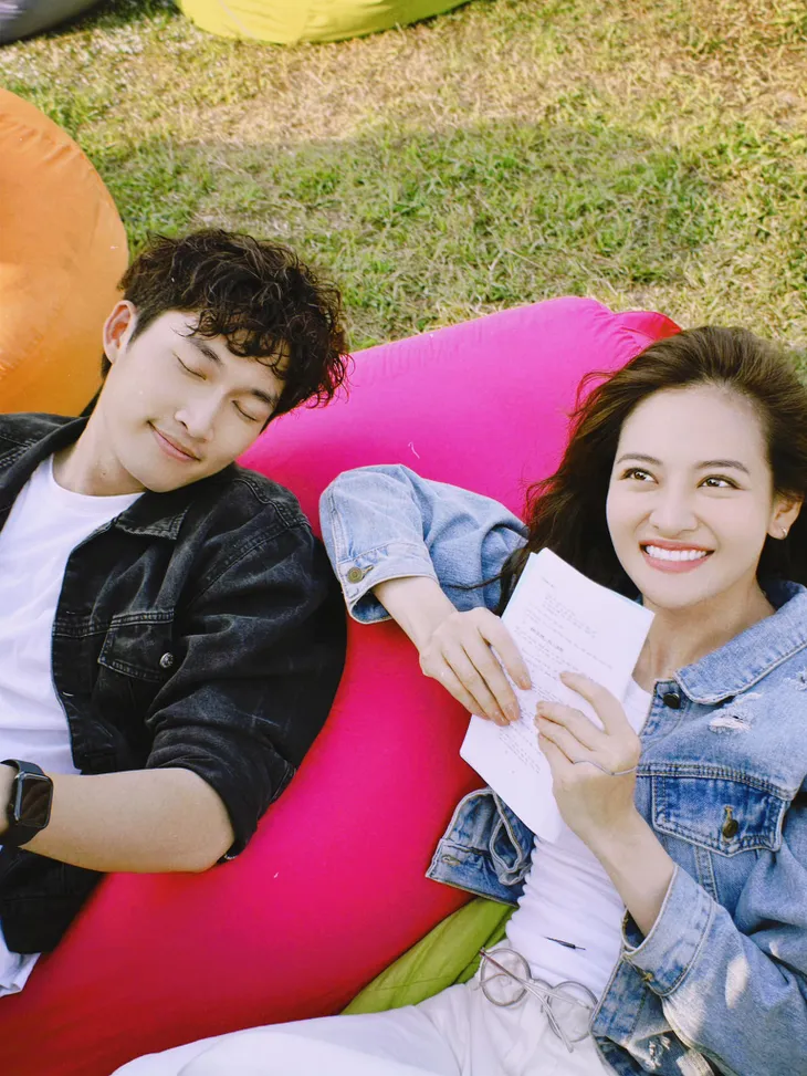 Đừng nói khi yêu: Khán giả muốn Thùy Anh buộc tóc, bỏ kính - Ảnh 19. Đừng nói khi yêu: Khán giả muốn Thùy Anh buộc tóc, bỏ kính - Ảnh 19.