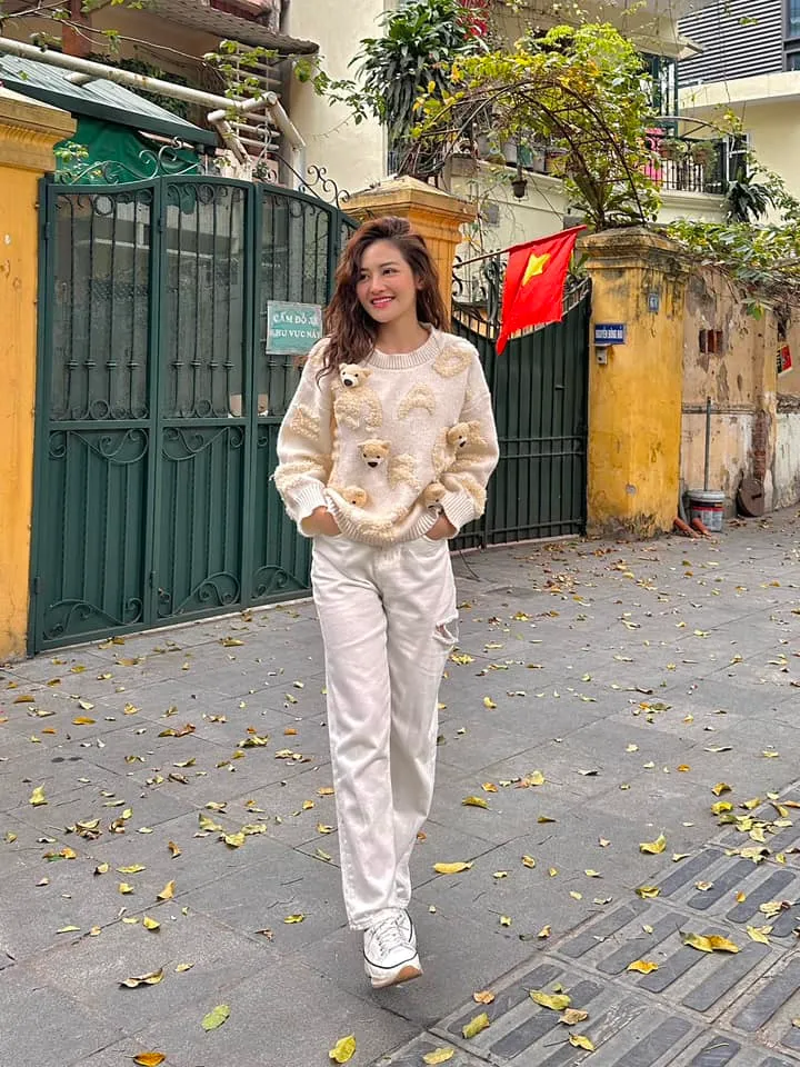 Đừng nói khi yêu: Khán giả muốn Thùy Anh buộc tóc, bỏ kính - Ảnh 13. Đừng nói khi yêu: Khán giả muốn Thùy Anh buộc tóc, bỏ kính - Ảnh 13.