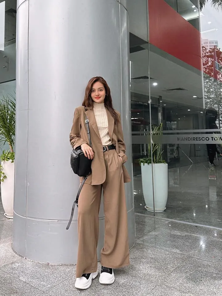 Đừng nói khi yêu: Khán giả muốn Thùy Anh buộc tóc, bỏ kính - Ảnh 14. Đừng nói khi yêu: Khán giả muốn Thùy Anh buộc tóc, bỏ kính - Ảnh 14.