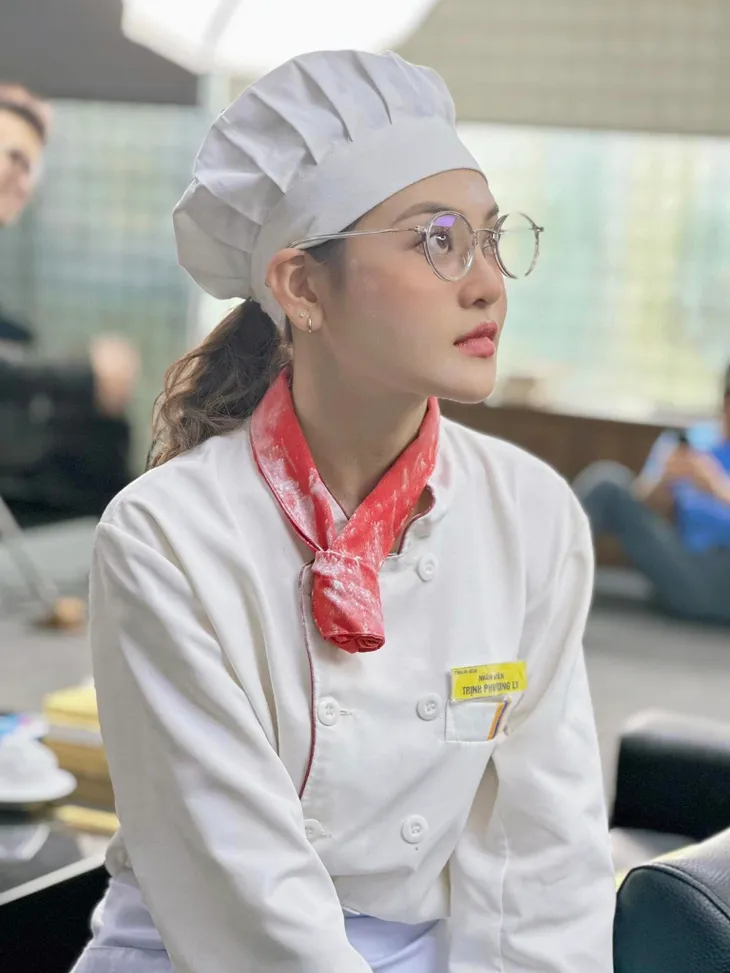 Đừng nói khi yêu: Khán giả muốn Thùy Anh buộc tóc, bỏ kính - Ảnh 8. Đừng nói khi yêu: Khán giả muốn Thùy Anh buộc tóc, bỏ kính - Ảnh 8.