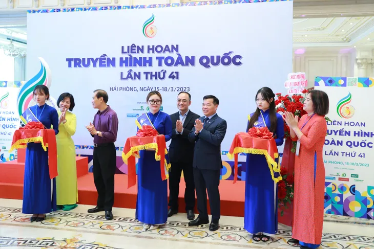 Triển lãm Công nghệ kỹ thuật truyền hình thu hút đông đảo khách tham quan - Ảnh 1. Triển lãm Công nghệ kỹ thuật truyền hình thu hút đông đảo khách tham quan - Ảnh 1.
