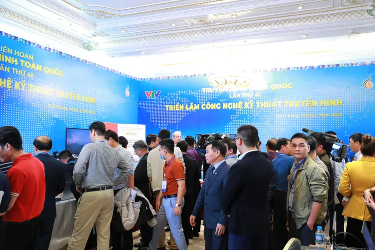 Triển lãm Công nghệ kỹ thuật truyền hình thu hút đông đảo khách tham quan - Ảnh 2. Triển lãm Công nghệ kỹ thuật truyền hình thu hút đông đảo khách tham quan - Ảnh 2.