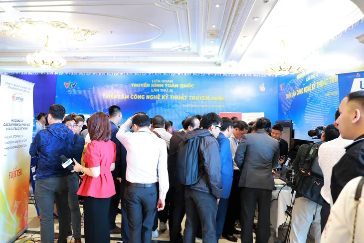 Triển lãm Công nghệ kỹ thuật truyền hình tại LHTHTQ lần thứ 41 chính thức khai mạc - Ảnh 4. Triển lãm Công nghệ kỹ thuật truyền hình tại LHTHTQ lần thứ 41 chính thức khai mạc - Ảnh 4.