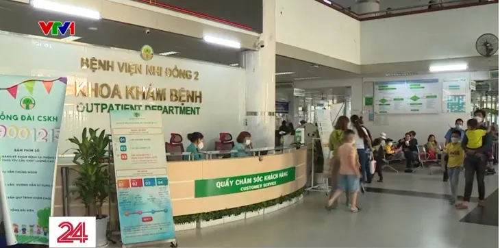 Nhiều trẻ mắc bệnh hô hấp thời điểm giao mùa - Ảnh 1.