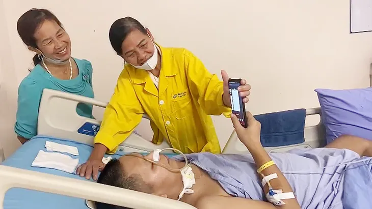 Kỳ tích: Cứu sống bệnh nhân tai biến tỉnh dậy sau 10 ngày hôn mê sâu - Ảnh 3. Kỳ tích: Cứu sống bệnh nhân tai biến tỉnh dậy sau 10 ngày hôn mê sâu - Ảnh 3.
