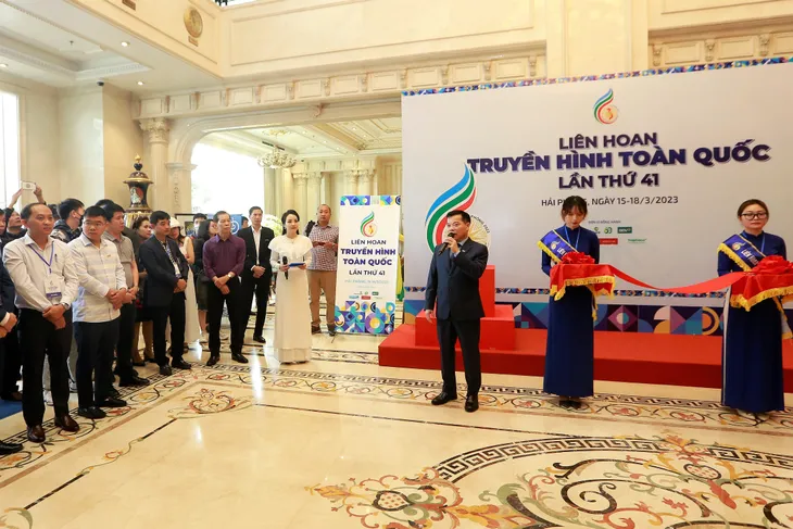 Triển lãm Công nghệ kỹ thuật truyền hình tại LHTHTQ lần thứ 41 chính thức khai mạc - Ảnh 1. Triển lãm Công nghệ kỹ thuật truyền hình tại LHTHTQ lần thứ 41 chính thức khai mạc - Ảnh 1.