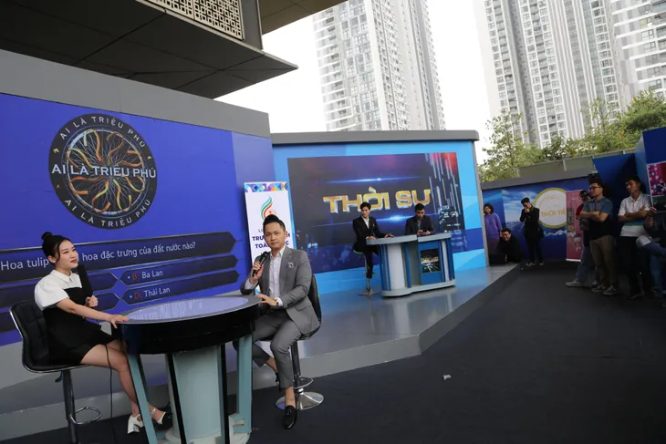 Náo nhiệt minigame tìm kiếm người chơi cho Ai là triệu phú tại Hội báo toàn quốc 2023 - Ảnh 5. Náo nhiệt minigame tìm kiếm người chơi cho Ai là triệu phú tại Hội báo toàn quốc 2023 - Ảnh 5.