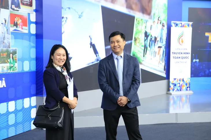 Sôi nổi nhiều hoạt động trải nghiệm tại gian hàng VTV trong khuôn khổ Hội báo toàn quốc 2023 - Ảnh 4. Sôi nổi nhiều hoạt động trải nghiệm tại gian hàng VTV trong khuôn khổ Hội báo toàn quốc 2023 - Ảnh 4.