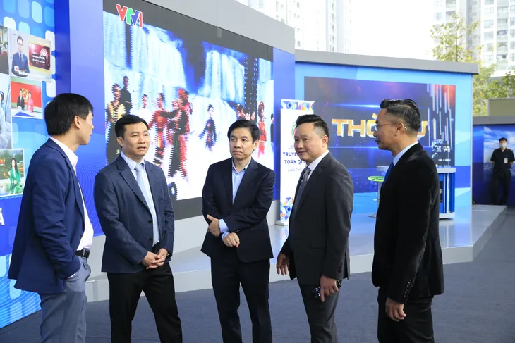 Sôi nổi nhiều hoạt động trải nghiệm tại gian hàng VTV trong khuôn khổ Hội báo toàn quốc 2023 - Ảnh 3. Sôi nổi nhiều hoạt động trải nghiệm tại gian hàng VTV trong khuôn khổ Hội báo toàn quốc 2023 - Ảnh 3.