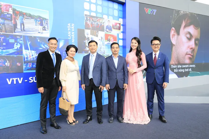 Sôi nổi nhiều hoạt động trải nghiệm tại gian hàng VTV trong khuôn khổ Hội báo toàn quốc 2023 - Ảnh 5. Sôi nổi nhiều hoạt động trải nghiệm tại gian hàng VTV trong khuôn khổ Hội báo toàn quốc 2023 - Ảnh 5.
