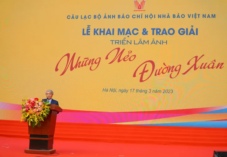 Triển lãm ảnh Những nẻo đường xuân: Ghi lại đất nước Việt Nam đầy sắc màu - Ảnh 2. Triển lãm ảnh Những nẻo đường xuân: Ghi lại đất nước Việt Nam đầy sắc màu - Ảnh 2.