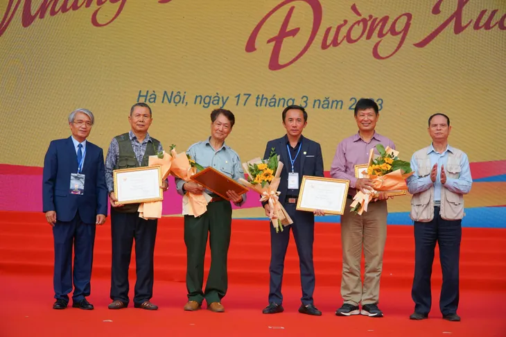 Triển lãm ảnh Những nẻo đường xuân: Ghi lại đất nước Việt Nam đầy sắc màu - Ảnh 6. Triển lãm ảnh Những nẻo đường xuân: Ghi lại đất nước Việt Nam đầy sắc màu - Ảnh 6.