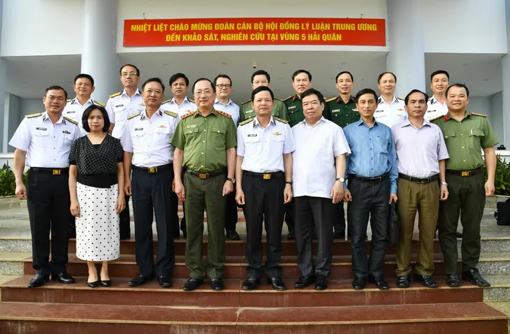 Lý luận - thực tiễn về chiến lược bảo vệ Tổ quốc trong tình hình mới - Ảnh 4. Lý luận - thực tiễn về chiến lược bảo vệ Tổ quốc trong tình hình mới - Ảnh 4.