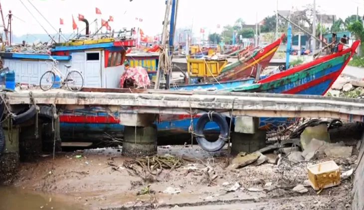 Luồng lạch bị bồi lắng, ngư dân gặp khó - Ảnh 1. Luồng lạch bị bồi lắng, ngư dân gặp khó - Ảnh 1.