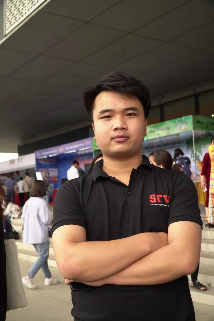 Sinh viên Học viện Báo chí và Tuyên truyền tích cực tham gia tác nghiệp tại Hội Báo toàn quốc năm 2023 - Ảnh 1.