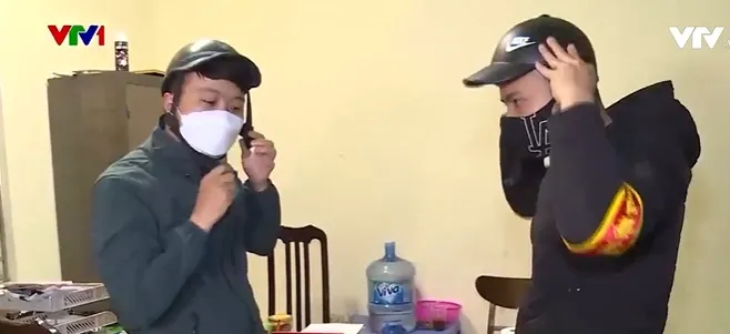 Công an mật phục kiểm soát trật tự giao thông - Ảnh 2. Công an mật phục kiểm soát trật tự giao thông - Ảnh 2.