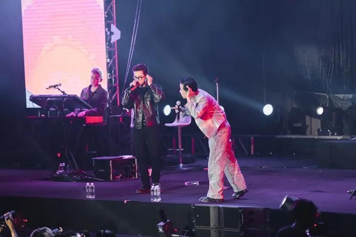 Chillies cháy hết mình trong concert Trên những đám mây tại thành phố Hồ Chí Minh - Ảnh 5. Chillies cháy hết mình trong concert Trên những đám mây tại thành phố Hồ Chí Minh - Ảnh 5.