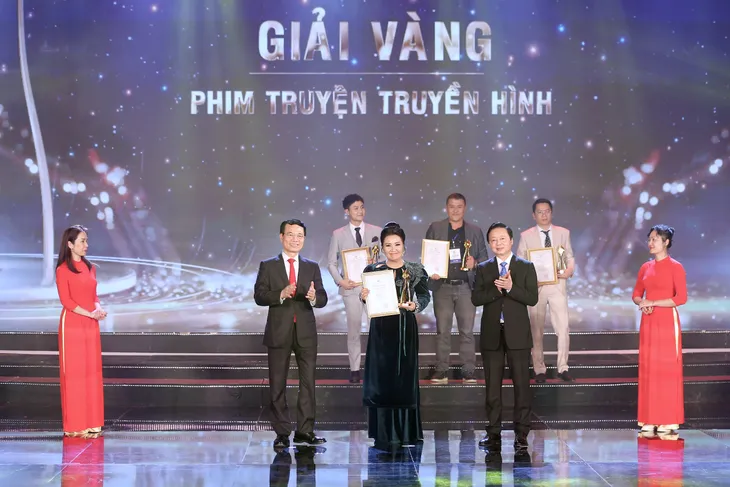 Đạo diễn Thương ngày nắng về: Giải Vàng Liên hoan Truyền hình là niềm mơ ước - Ảnh 5. Đạo diễn Thương ngày nắng về: Giải Vàng Liên hoan Truyền hình là niềm mơ ước - Ảnh 5.