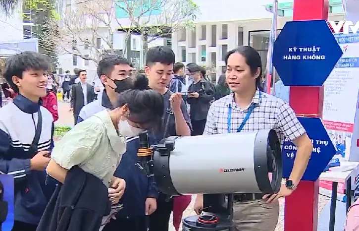Nhiều trải nghiệm tại Ngày hội Tư vấn tuyển sinh hướng nghiệp - Ảnh 1. Nhiều trải nghiệm tại Ngày hội Tư vấn tuyển sinh hướng nghiệp - Ảnh 1.