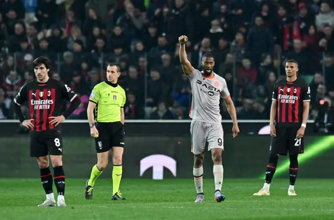 AC Milan nhận thất bại trong ngày Ibra lập kỷ lục - Ảnh 2. AC Milan nhận thất bại trong ngày Ibra lập kỷ lục - Ảnh 2.