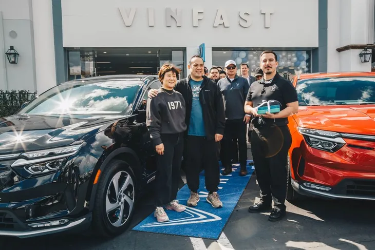 VinFast bàn giao xe cho khách hàng Mỹ - Ảnh 1. VinFast bàn giao xe cho khách hàng Mỹ - Ảnh 1.