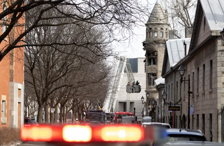 Canada tìm kiếm 7 người mất tích trong vụ cháy tòa nhà ở Montreal - Ảnh 1. Canada tìm kiếm 7 người mất tích trong vụ cháy tòa nhà ở Montreal - Ảnh 1.