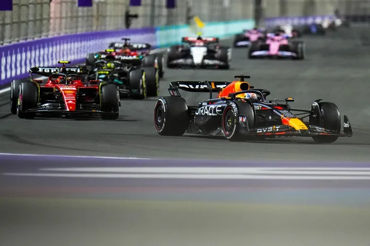 Đua xe F1 | Sergio Perez giành chiến thắng tại GP Ả rập Xê út - Ảnh 1. Đua xe F1 | Sergio Perez giành chiến thắng tại GP Ả rập Xê út - Ảnh 1.