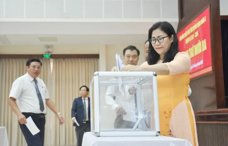 Cho thôi nhiệm vụ đại biểu HĐND tỉnh Quảng Nam với ông Nguyễn Viết Dũng - Ảnh 1. Cho thôi nhiệm vụ đại biểu HĐND tỉnh Quảng Nam với ông Nguyễn Viết Dũng - Ảnh 1.