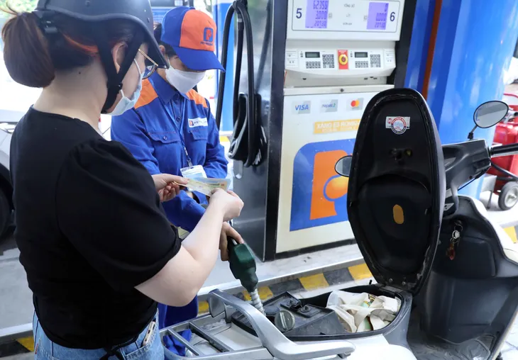 Không để tăng giá bất hợp lý khi tăng lương - Ảnh 2. Không để tăng giá bất hợp lý khi tăng lương - Ảnh 2.
