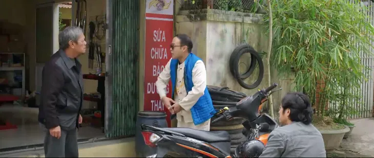Dưới bóng cây hạnh phúc - Tập 39: Tố xả thân bảo vệ Nhài, có lẽ yêu rồi mà không hay - Ảnh 6. Dưới bóng cây hạnh phúc - Tập 39: Tố xả thân bảo vệ Nhài, có lẽ yêu rồi mà không hay - Ảnh 6.