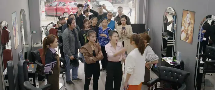 Dưới bóng cây hạnh phúc - Tập 39: Tố xả thân bảo vệ Nhài, có lẽ yêu rồi mà không hay - Ảnh 8. Dưới bóng cây hạnh phúc - Tập 39: Tố xả thân bảo vệ Nhài, có lẽ yêu rồi mà không hay - Ảnh 8.