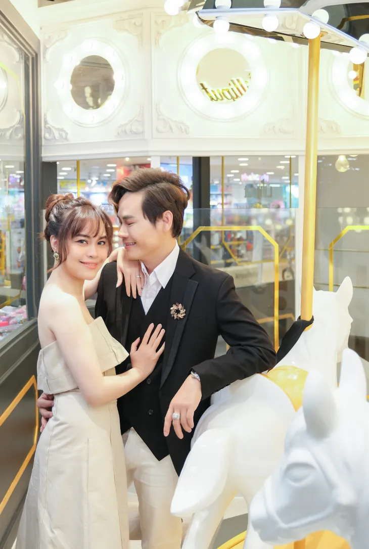 MC Hồng Phúc kỉ niệm ngày cưới bằng bộ ảnh đặc biệt - Ảnh 7. MC Hồng Phúc kỉ niệm ngày cưới bằng bộ ảnh đặc biệt - Ảnh 7.