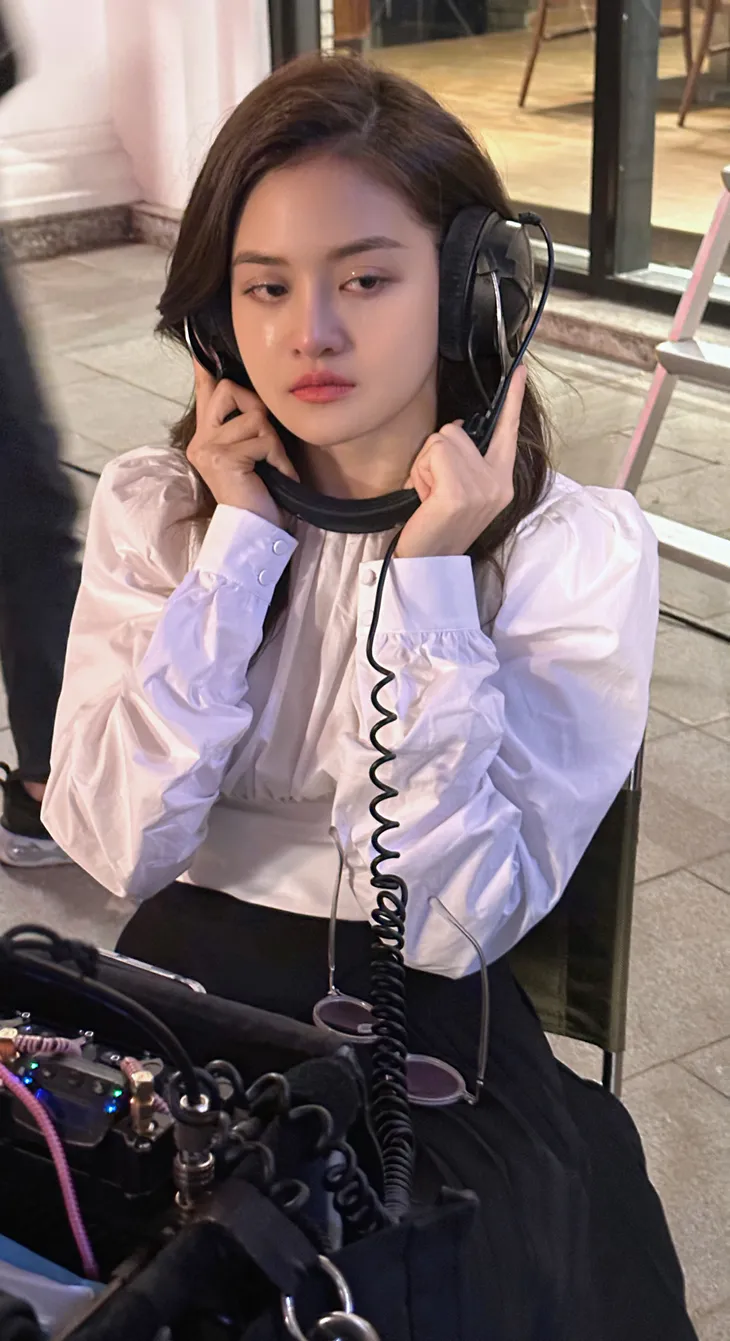 Thuỳ Anh: “Ngày nào lên phim trường tôi cũng khóc” - Ảnh 1. Thuỳ Anh: “Ngày nào lên phim trường tôi cũng khóc” - Ảnh 1.
