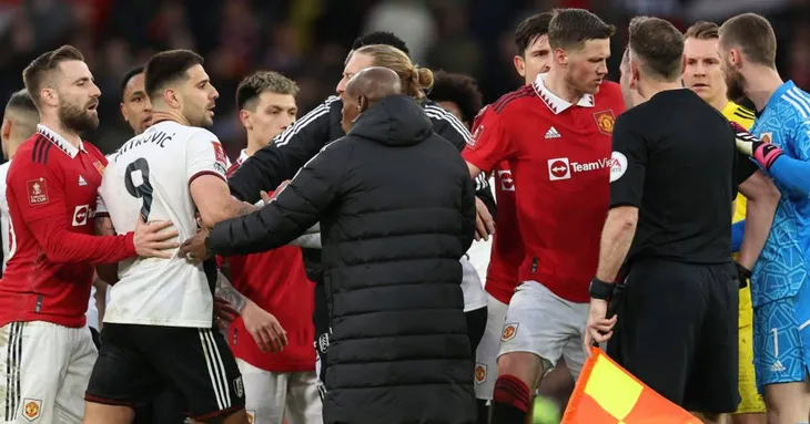 Manchester United đối mặt với án phạt từ LĐBĐ Anh - Ảnh 1. Manchester United đối mặt với án phạt từ LĐBĐ Anh - Ảnh 1.