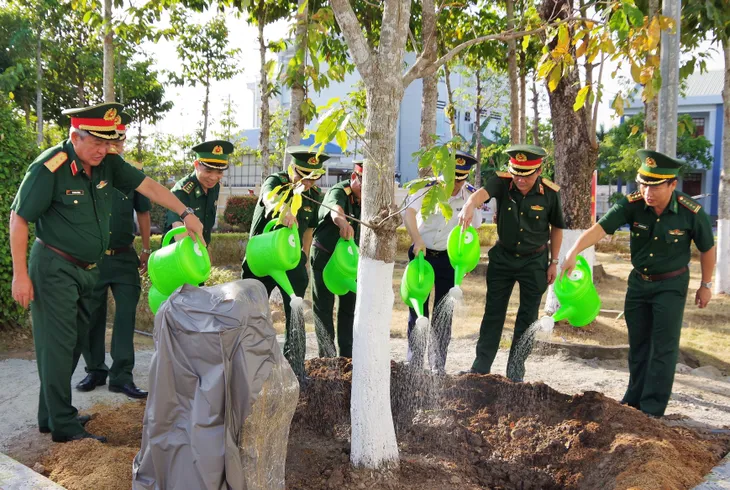 Bộ Quốc phòng kiểm tra công tác phổ biến giáo dục pháp luật, xử lý vi phạm hành chính - Ảnh 6. Bộ Quốc phòng kiểm tra công tác phổ biến giáo dục pháp luật, xử lý vi phạm hành chính - Ảnh 6.