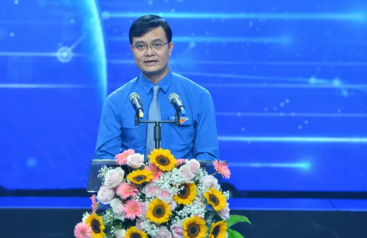 Tôn vinh 10 gương mặt trẻ Việt Nam tiêu biểu - Ảnh 1. Tôn vinh 10 gương mặt trẻ Việt Nam tiêu biểu - Ảnh 1.