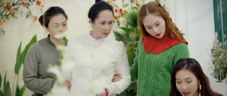 Gia đình mình vui bất thình lình - Tập 6: Bà Cúc cao tay trị dâu thứ, Hà không cãi được nửa lời - Ảnh 8. Gia đình mình vui bất thình lình - Tập 6: Bà Cúc cao tay trị dâu thứ, Hà không cãi được nửa lời - Ảnh 8.