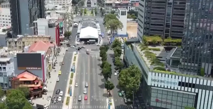TP Hồ Chí Minh đề xuất lắp mái che đường Lê Lợi - Ảnh 1. TP Hồ Chí Minh đề xuất lắp mái che đường Lê Lợi - Ảnh 1.