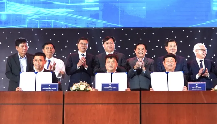 Thúc đẩy chuyển đổi số toàn diện và đầu tư giáo dục chất lượng cao tại Bình Dương - Ảnh 1.