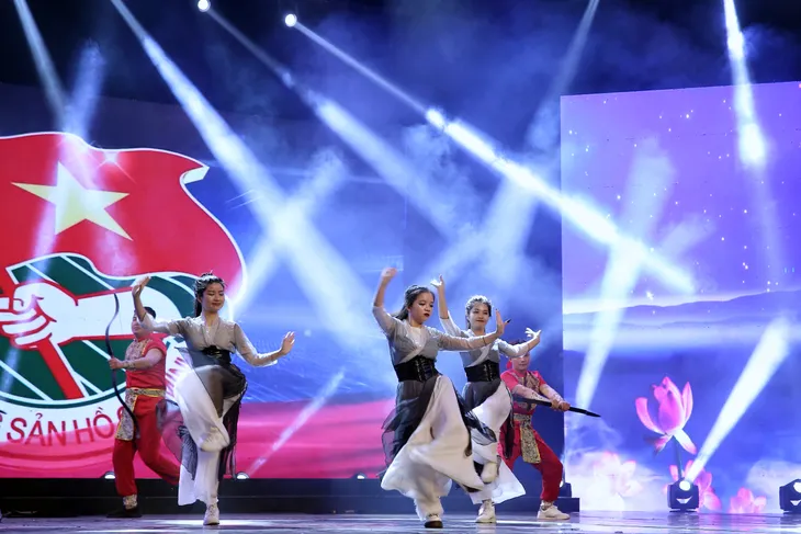 Rực rỡ sắc màu tại Dạ hội Thanh niên VTV 2023 - Ảnh 4. Rực rỡ sắc màu tại Dạ hội Thanh niên VTV 2023 - Ảnh 4.